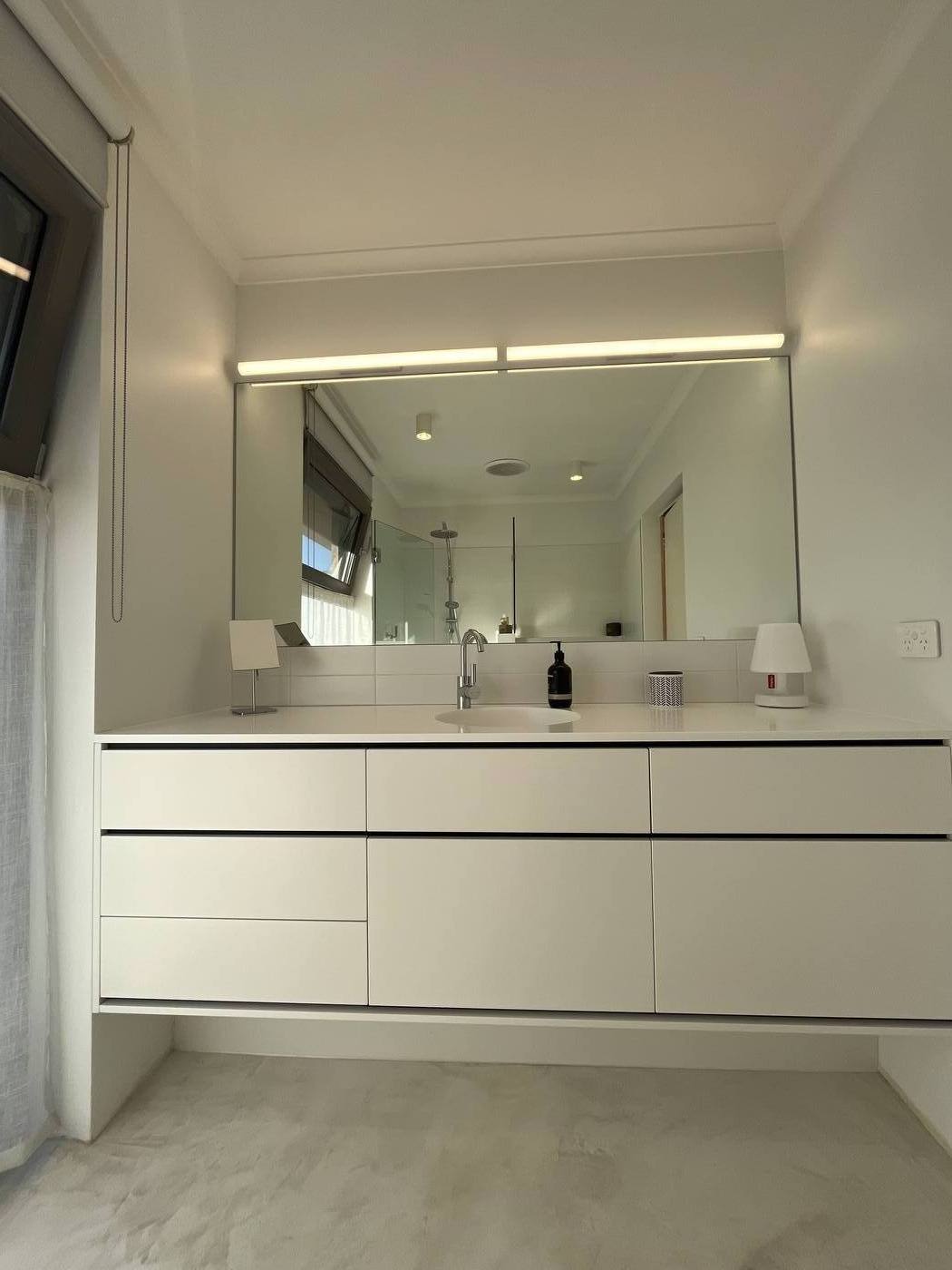 White Shades Master Ensuite